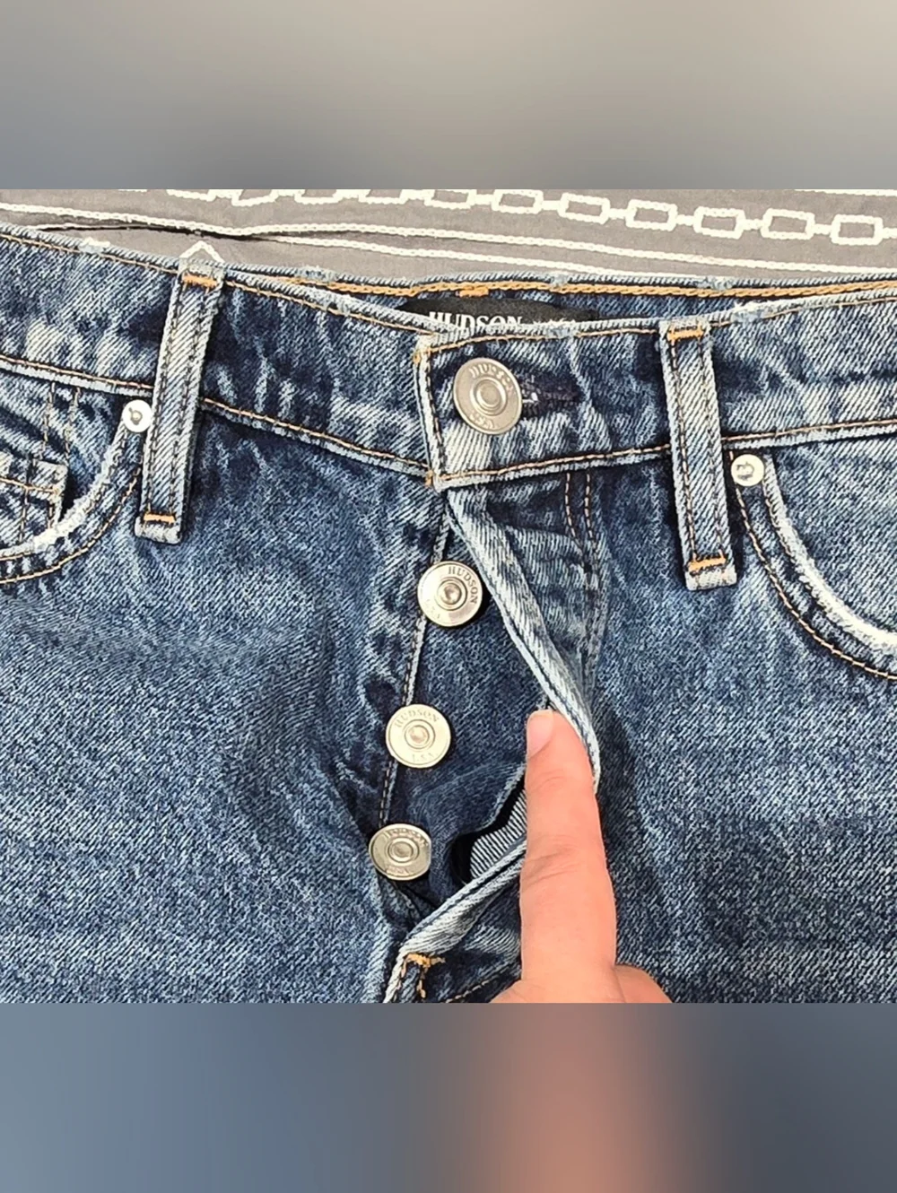 Hudson Cara Classic Denim Shorts Size 28 - Picture 5 of 9